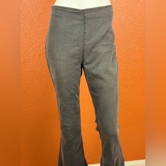 We The Free Dark Gray Flare Jeans Size 32. - Picture 5 of 16